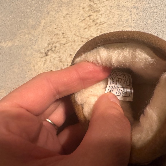 Ugg infant boots size 2 Sherpa lined - Picture 5 of 9